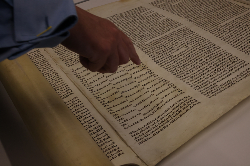 Scroll Image