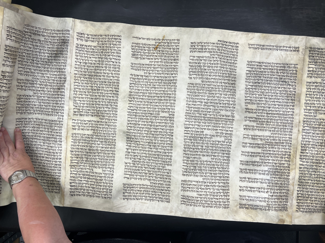 Scroll Image
