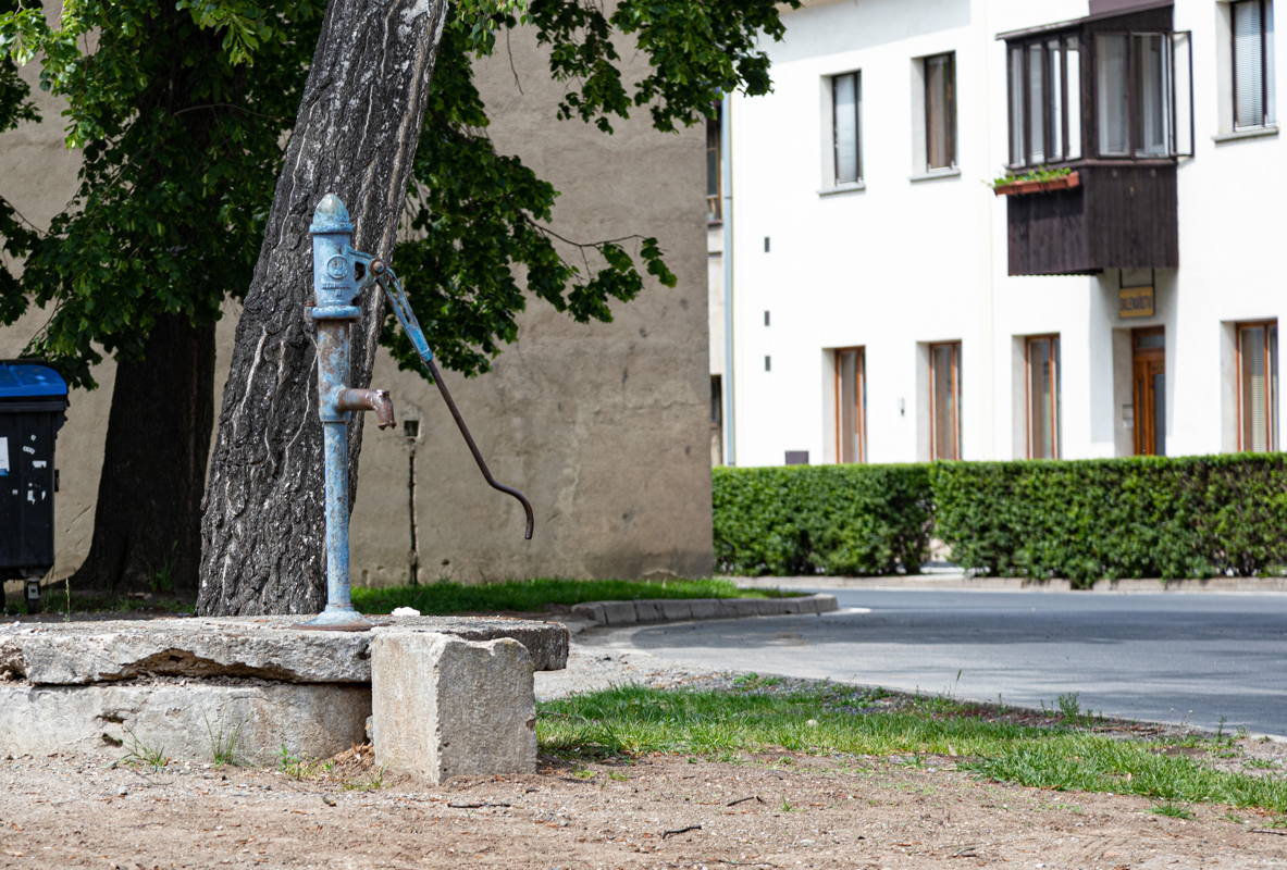 Jewish water pump