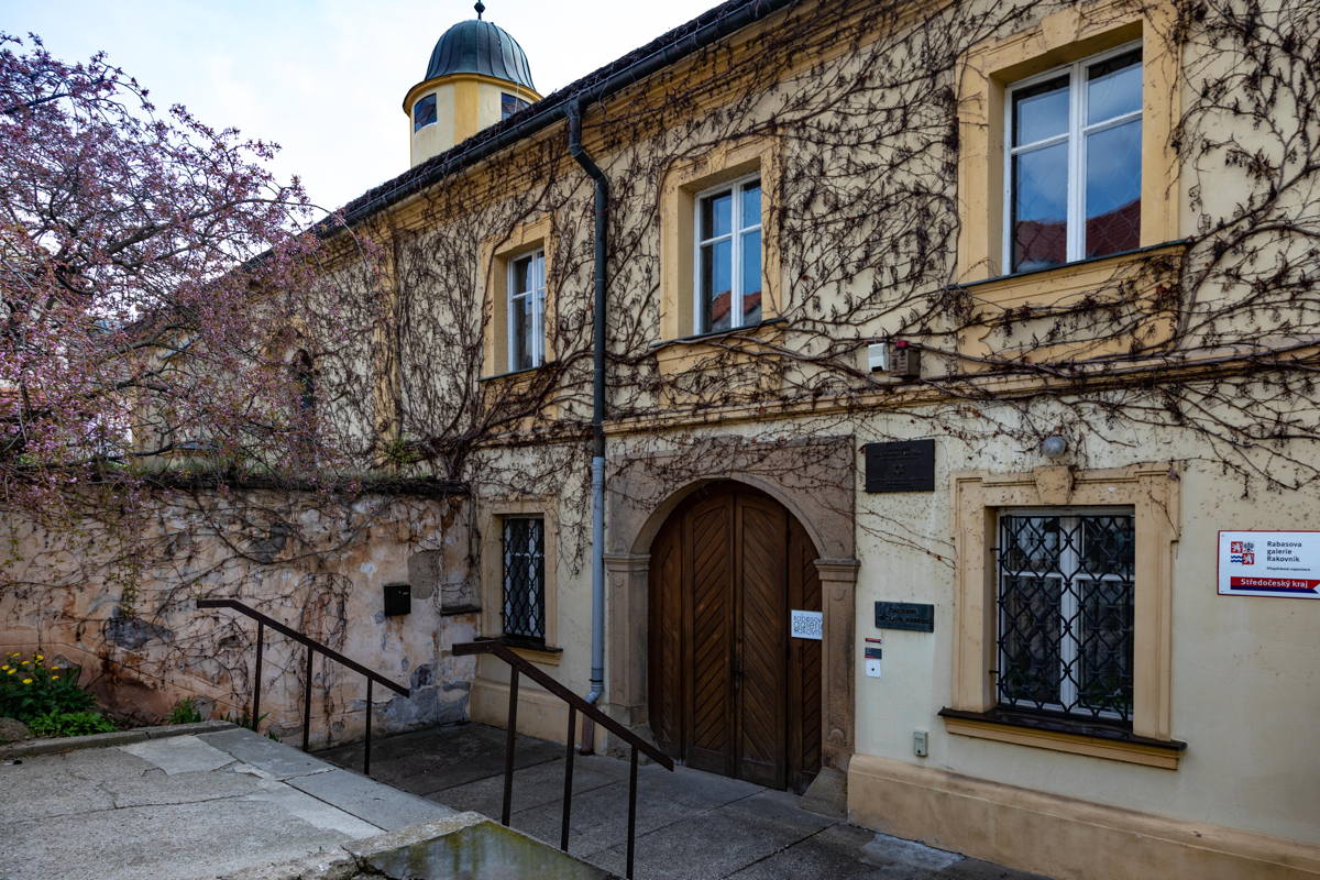 For a few years prior to Shoah synagogue building shared with church, now an art gallery.