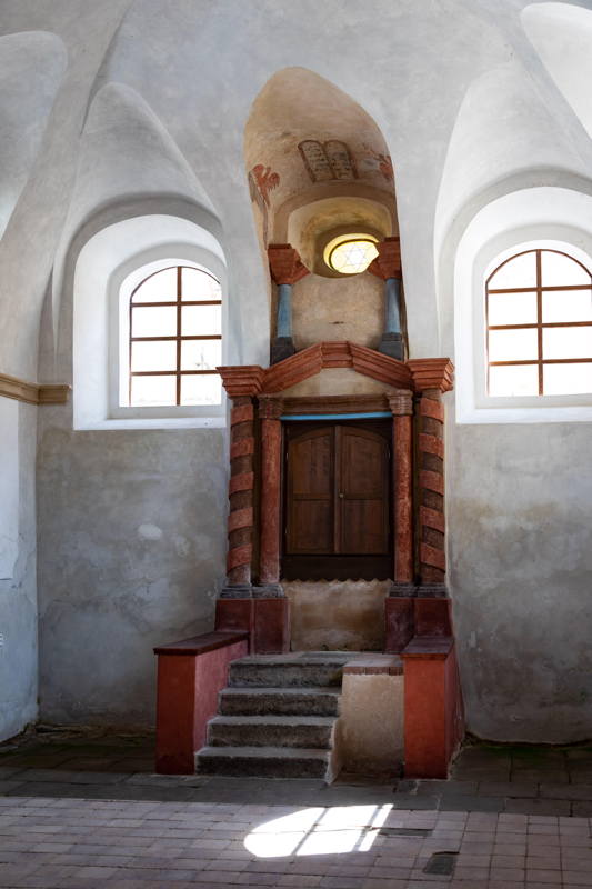 Ongoing restoration of synagogue