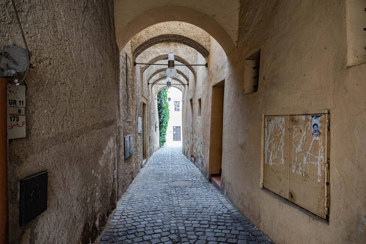 Golden alley-entrance to Jewish quarter