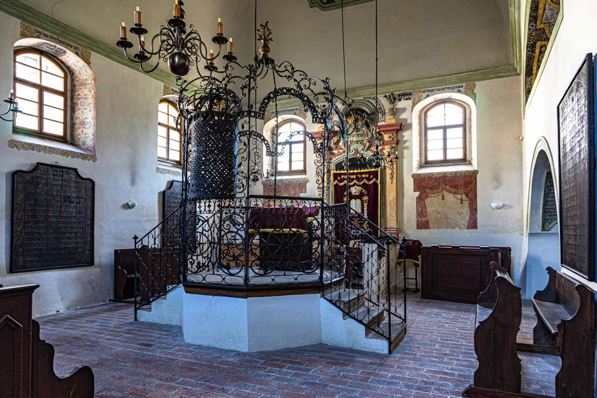 Beautifully restored. Called Old Synagogue or Synagogue of Shah