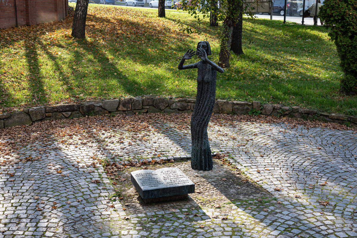Powerful memorial to victims of Shoah