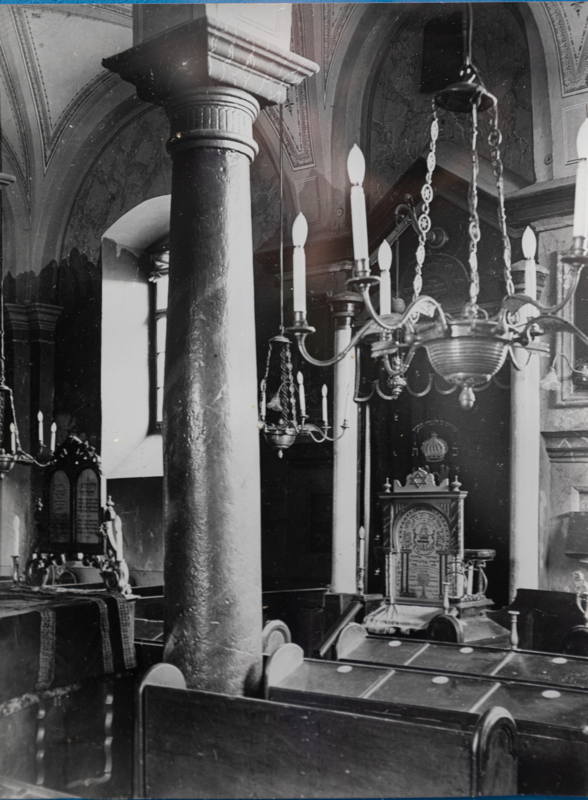 Exhibit inside, Archive photo of Synagogue