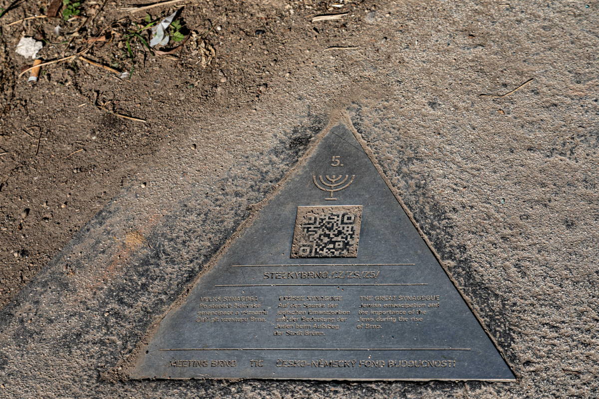 Plaque indicating where the Synagogue once stood