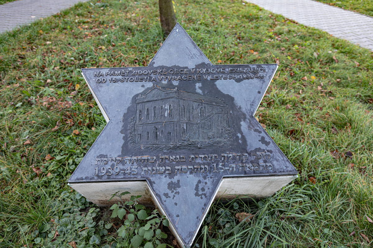 With engraving of former Synagogue