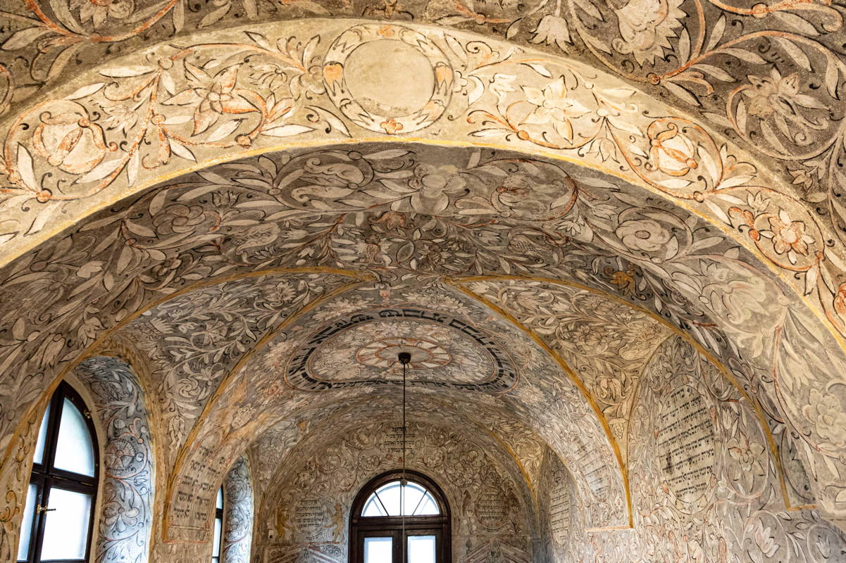Murals covering the arches